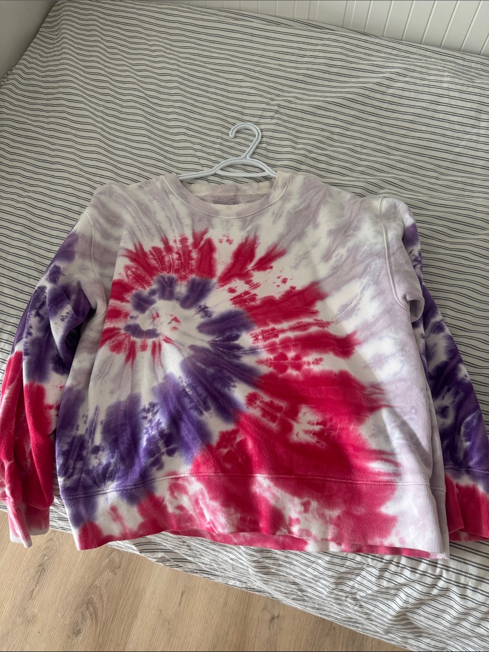 TNA Tie-Dye Crewneck Sweater in Pink, Purple, White